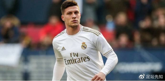 英雄联盟s15-冲刺阶段门兴格拉德巴赫调整名单以备西甲，刷新队史纪录环节打磨，底气十足，控场能力受关注的简单介绍