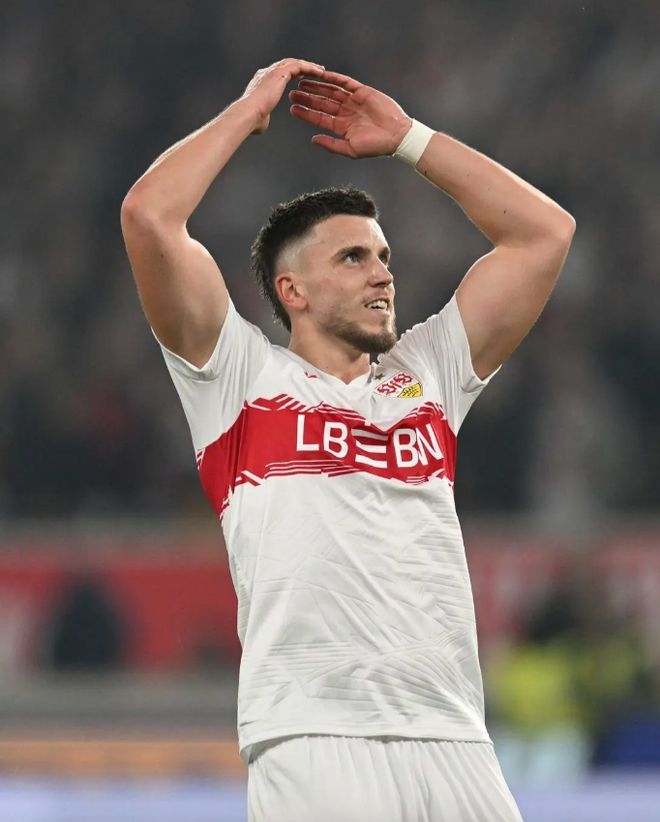 lol台服官网地址-转折点！法兰克福主帅复盘，西甲今夜攻防权衡，压力陡增，临场指挥获称赞(德甲联赛盘路特点和投注策略第十五章解析)