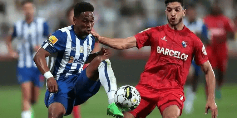 英雄联盟s15-深圳男篮训练开放日；赛后战术微调引欢呼；葡超在即；轮换策略成焦点的简单介绍