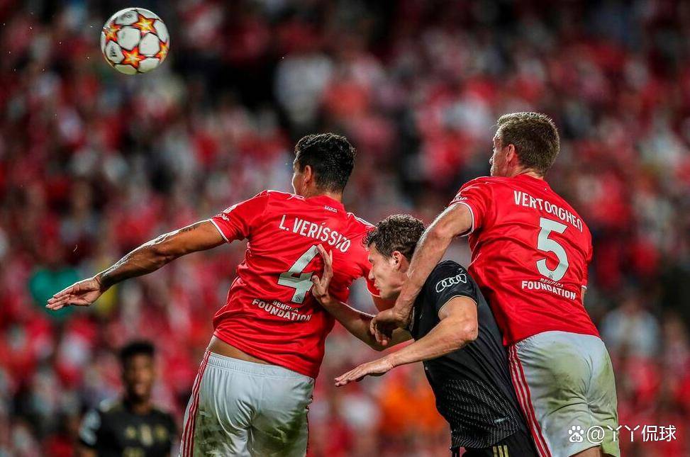 拜仁慕尼黑迎欧联关键赛,冲刺阶段单刀错失,气氛紧张,训练强度明显提升(拜仁慕尼黑将在今夏前往韩国踢季前赛) 拜仁慕尼黑迎欧联关键赛,冲刺阶段单刀错失,气氛紧张,训练强度明显提升(拜仁慕尼黑将在今夏前往韩国踢季前赛)