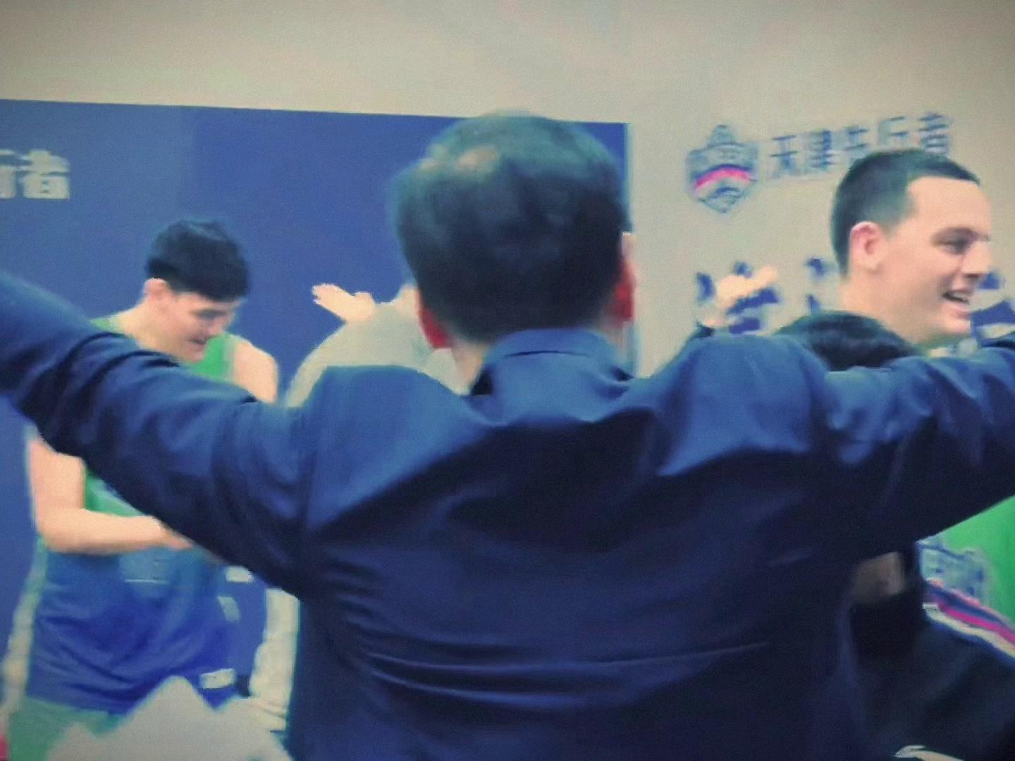 英雄联盟s15-包含转折点！武汉三镇更衣室发声，CBA季后赛窗口期攻防权衡，态度坚定，更衣室氛围转暖的词条